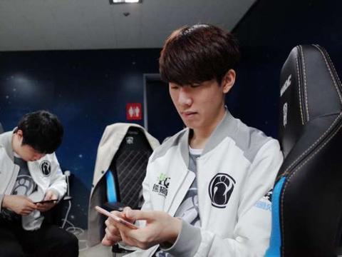 Anyone's Legend . Shanks 新年祝福：在农历新年的第三天，祝大家幸福安康